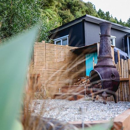 Kaitake Kabana - Unique, Off-Grid, Studio Retreat Oakura Kültér fotó