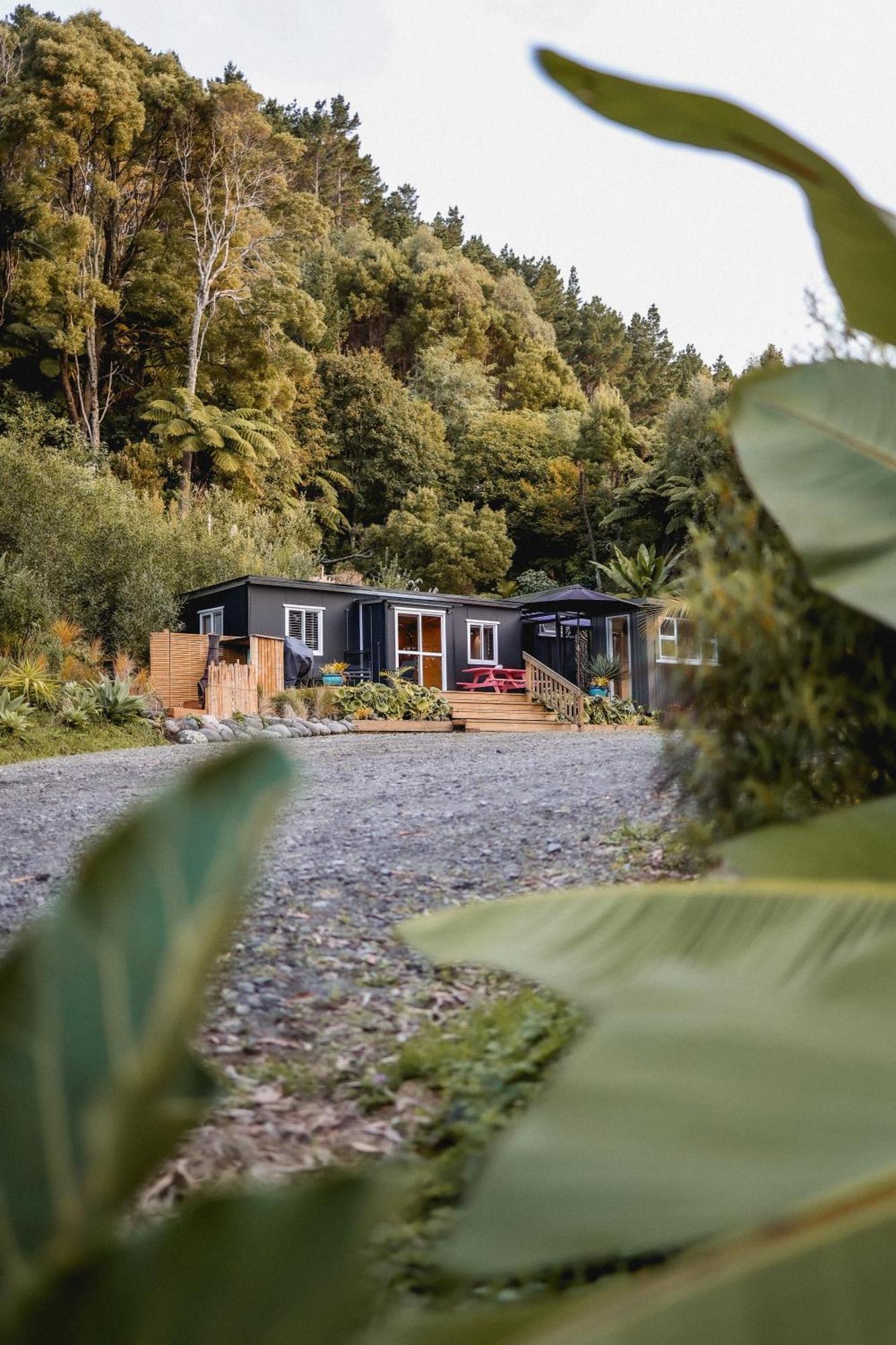 Kaitake Kabana - Unique, Off-Grid, Studio Retreat Oakura Kültér fotó